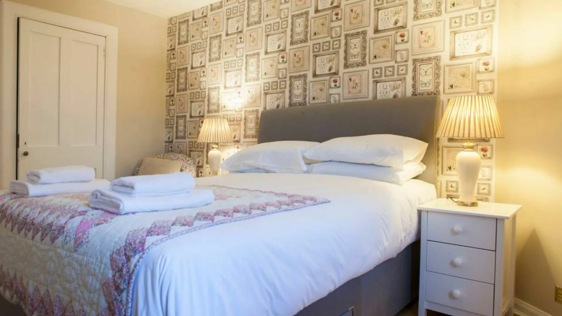 1 Bedroom Flat In Edinburgh 0*,  United Kingdom
